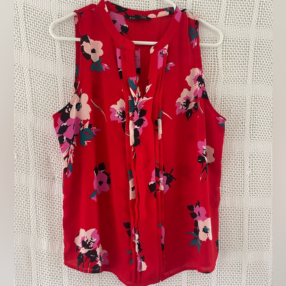 Women’s Sleeveless floral blouse